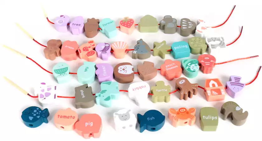 Шнуровка Зверюшки в контейнере JHTOY-171 дерево