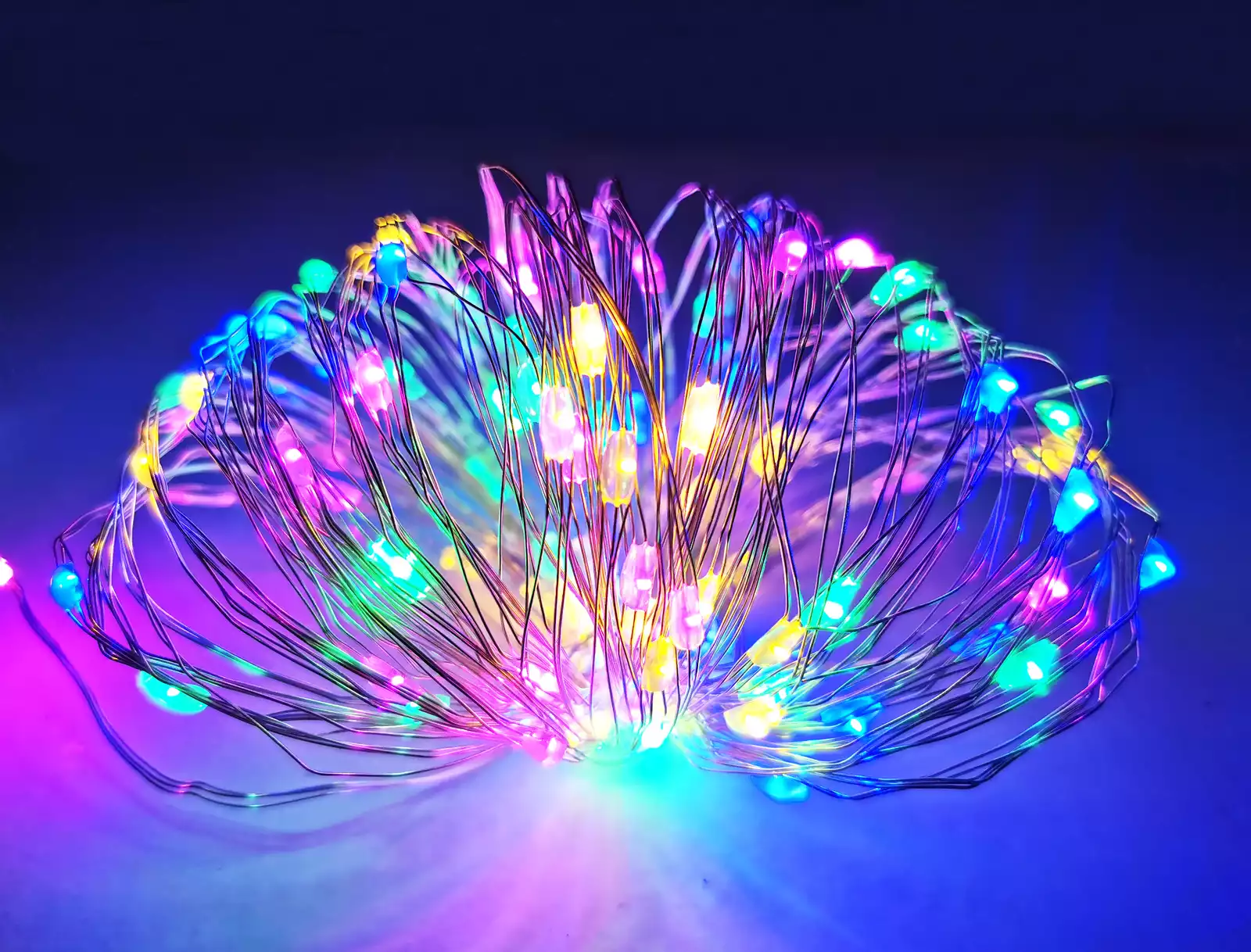 Светодиодная гирлянда НИТЬ 5 м 50 цветных LED мини ламп ,IP20,на батар 3АА