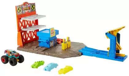 Набор игровой Hot Wheels Монстр-трак Автотрек Взрывная станция HFB12