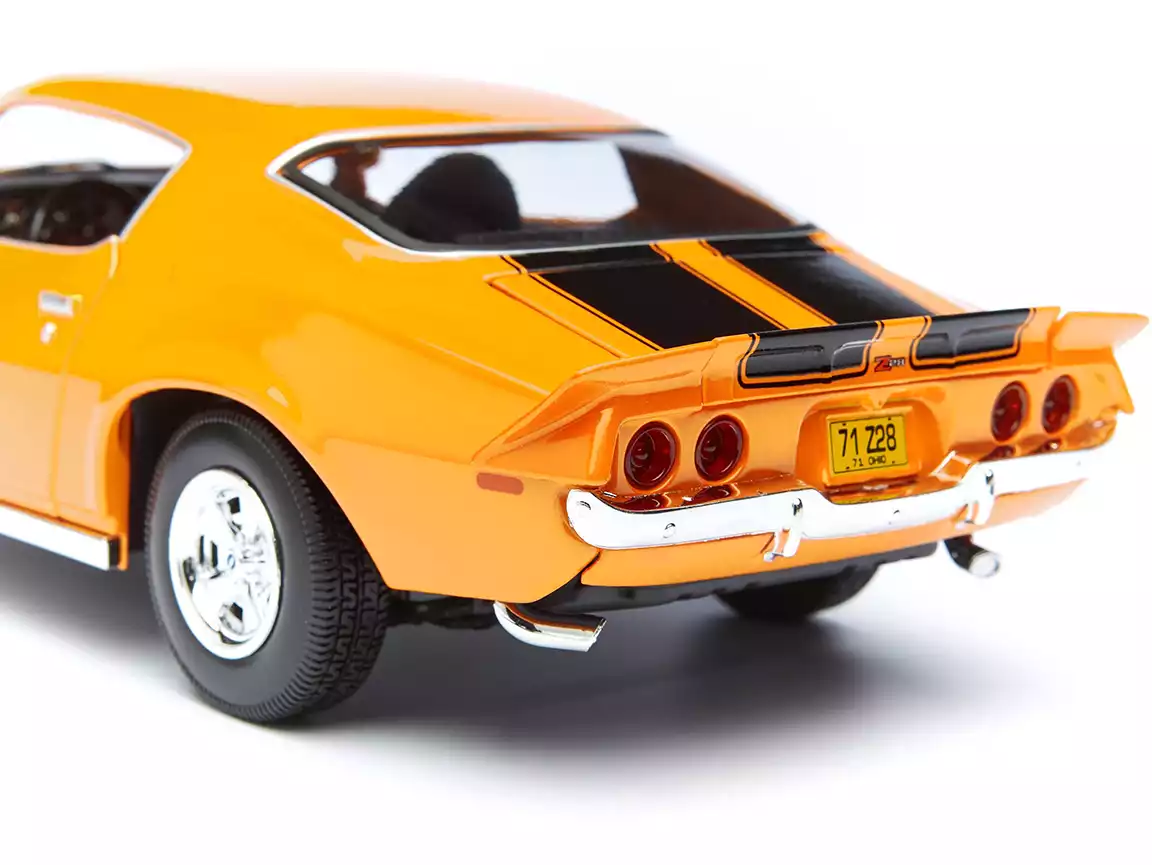 Модель машины 1:18 MAISTO Chevrolet (Chevy) Camaro 1971 31131 YL купить в  Челябинске - интернет магазин Rich Family