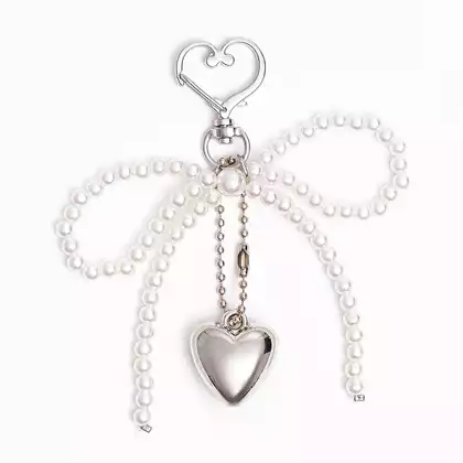 Брелок Бантик белый бисер 058-25-1040